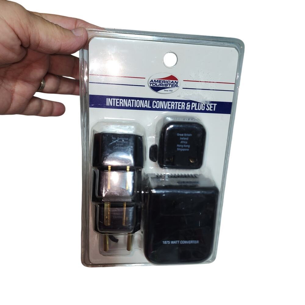 AMERICAN TOURISTOR NWT INTERNATIONAL CONVERTER & PLUG SET